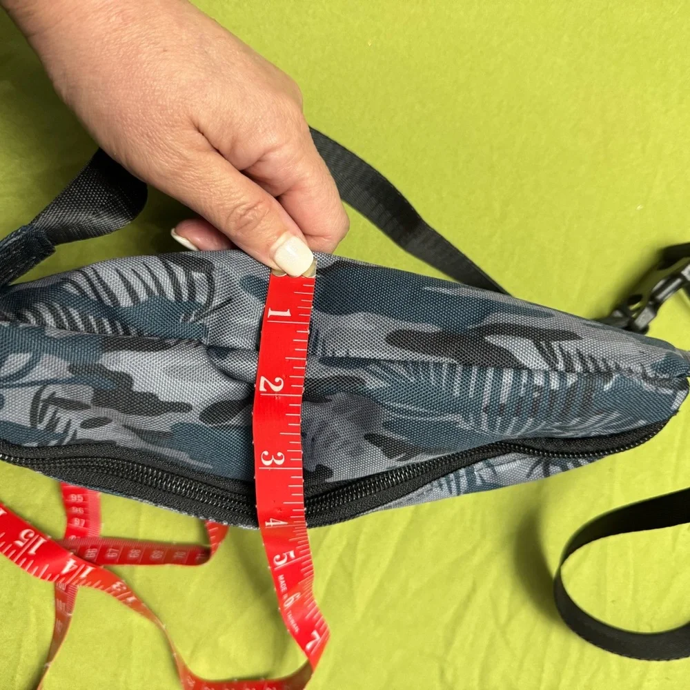 NWT Ron Jon Surf Shop Unisex Men Women Camouflage Waist Bag Fanny Pack Crossbody - Picture 8 of 12
